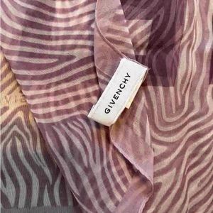 Givenchy scarf! Authentic!😊